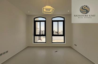 Villa - 5 Bedrooms - 7 Bathrooms for rent in Al Aweer 1 - Al Aweer - Dubai