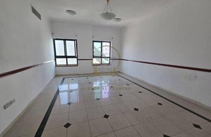 Apartment - 2 - 3 for rent in Dar Al Majaz - Jamal Abdul Nasser Street - Al Majaz - Sharjah
