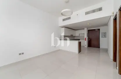 شقة - غرفة نوم - 2 حمامات للبيع في مساكن دزير - ديستريكت 17 - قرية جميرا الدائرية - دبي