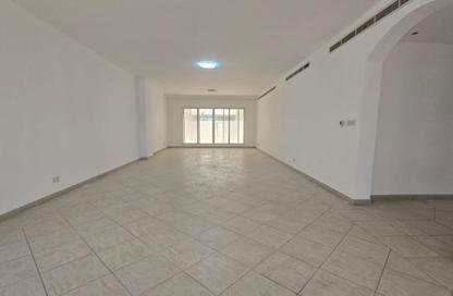Villa - 4 Bedrooms - 2 Bathrooms for rent in Jumeirah 1 - Jumeirah - Dubai