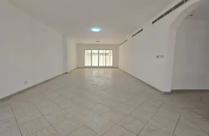 Villa - 4 Bedrooms - 5 Bathrooms for rent in Jumeirah 1 Villas - Jumeirah 1 - Jumeirah - Dubai Villa - 4 Bedrooms - 5 Bathrooms for rent in Jumeirah 1 Villas - Jumeirah 1 - Jumeirah - Dubai