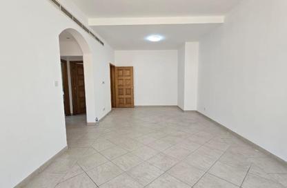 Villa - 4 Bedrooms - 2 Bathrooms for rent in Jumeirah 1 - Jumeirah - Dubai