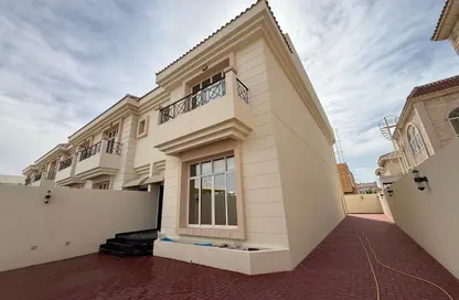 Villa - 4 Bedrooms - 5 Bathrooms for rent in Mirdif - Dubai