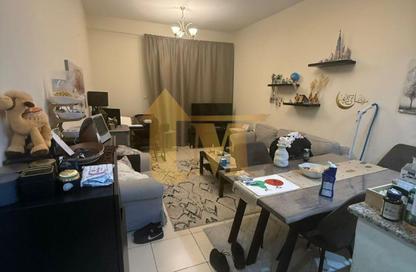 Apartment - 2 Bedrooms - 3 Bathrooms for rent in Mazaya 22 - Queue Point - Liwan - Dubai