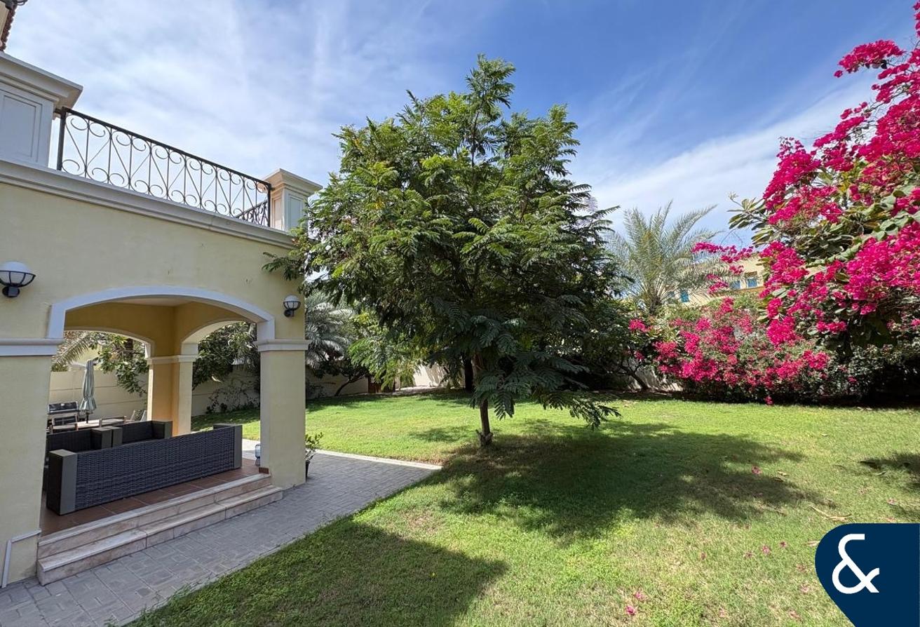3 Bed Large | Huge Plot | Available July photo 2