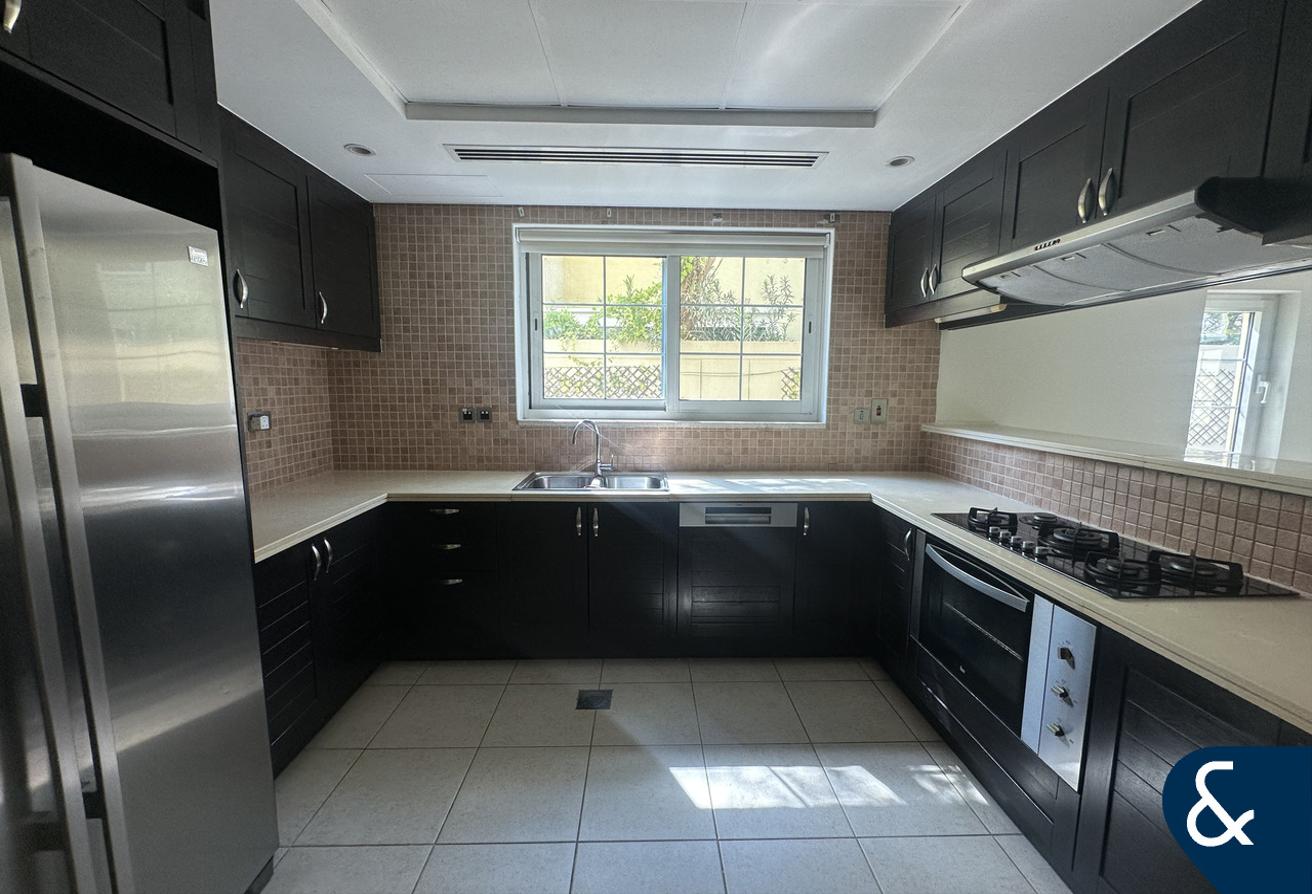 3 Bed Large | Huge Plot | Available July photo 4