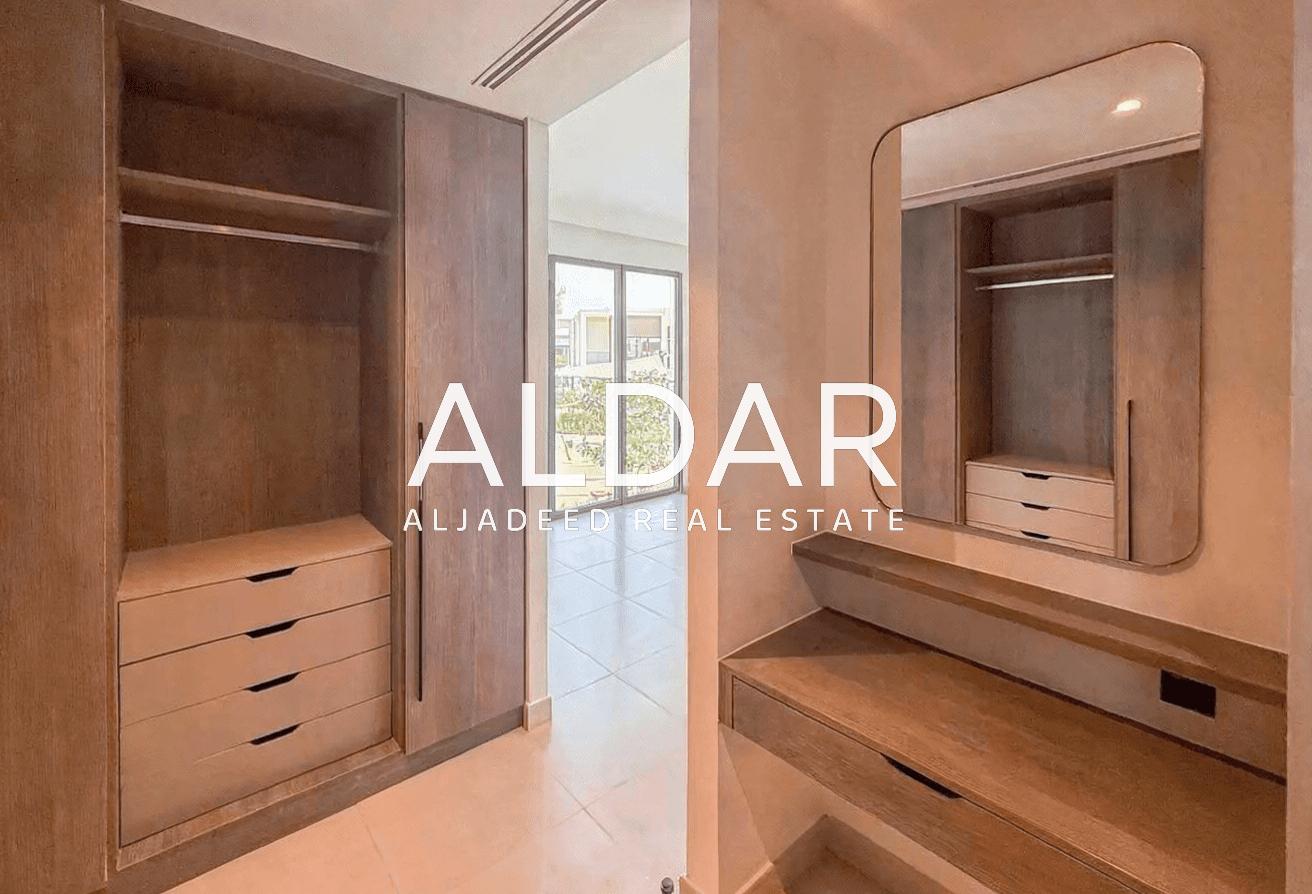 Corner Villa | Prime Location | Luxury Quality photo 11