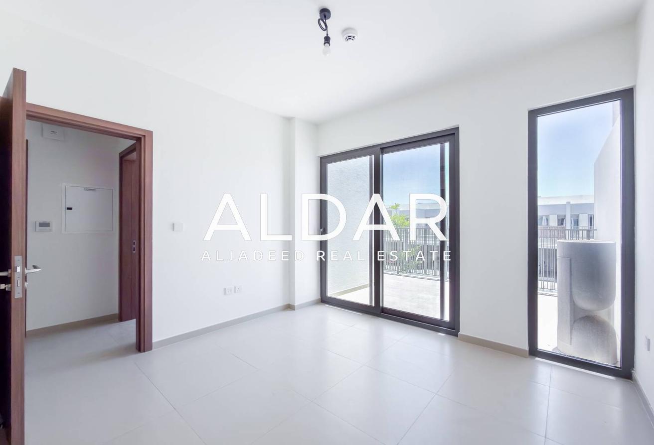 Corner Villa | Prime Location | Luxury Quality photo 12