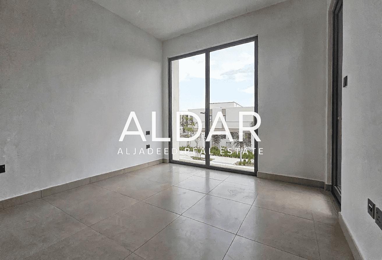 Corner Villa | Prime Location | Luxury Quality photo 9