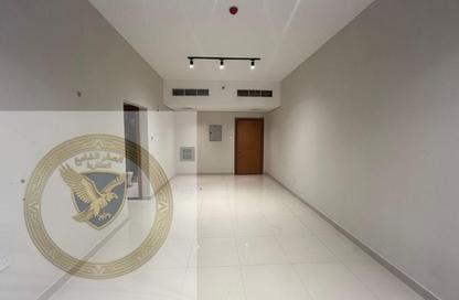 Apartment - 2 Bedrooms - 2 Bathrooms for rent in SRS Tower - Al Rashidiya 1 - Al Rashidiya - Ajman