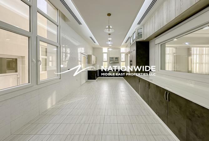 Vacant | Spacious 14BR Villa | Vibrant Community — photo 3