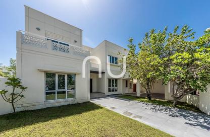 Villa - 6 Bedrooms - 5 Bathrooms for rent in Meadows 9 - Meadows - Dubai