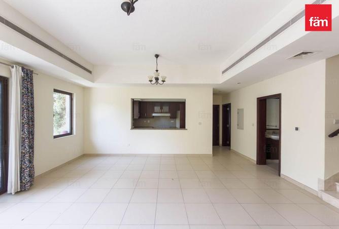 74235769 - Property Image 3