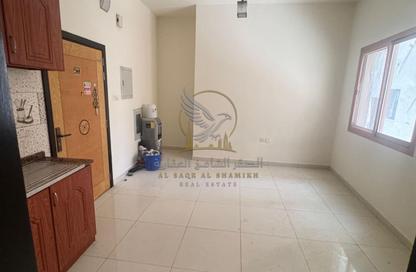 Apartment - Studio - 1 Bathroom for rent in Cornish Tower - Al Rumaila - Ajman Apartment - Studio - 1 Bathroom for rent in Cornish Tower - Al Rumaila - Ajman