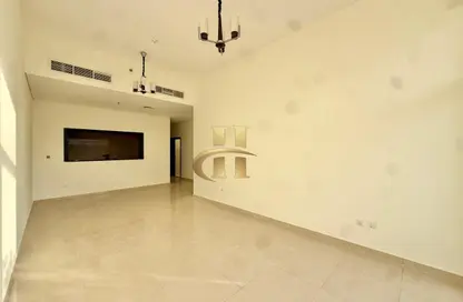 Apartment - 2 Bedrooms - 2 Bathrooms for rent in Royal JVC Building - District 10 - Jumeirah Village Circle - Dubai