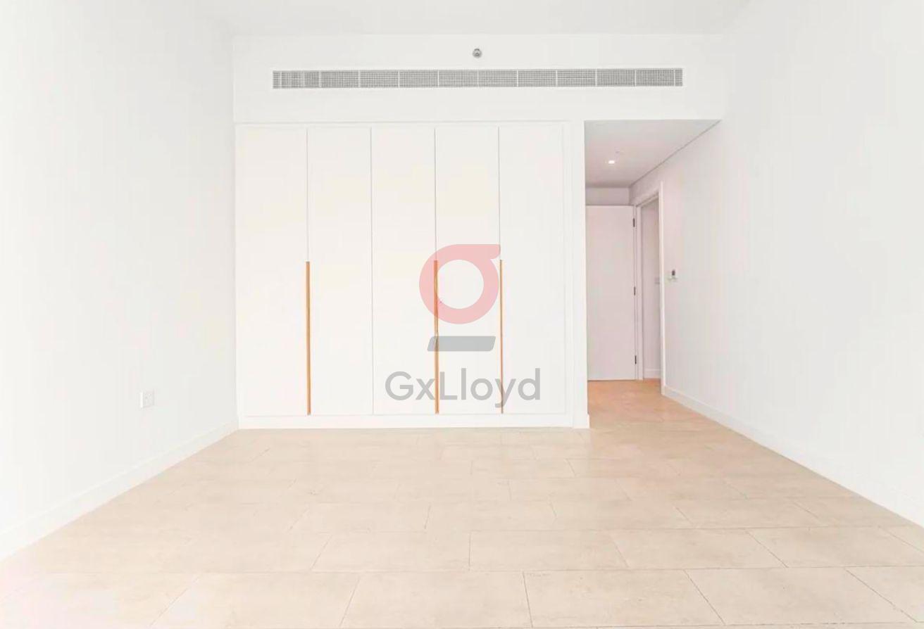 Premium 2BR | Water View | Prime Location photo 12