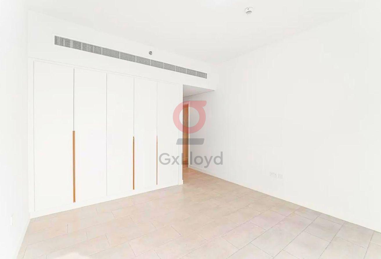 Premium 2BR | Water View | Prime Location photo 13