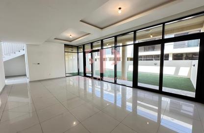 Townhouse - 3 - 5 for rent in Richmond - Damac Hills - Dubai