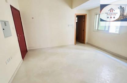 Apartment - Studio - 1 Bathroom for rent in Al Khan Corniche - Al Khan - Sharjah
