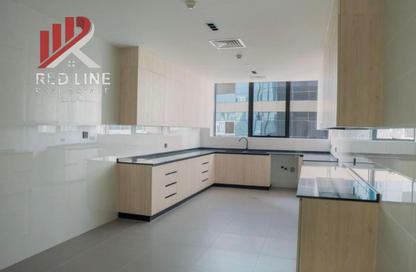 Apartment - 3 Bedrooms - 5 Bathrooms for rent in Al Khan - Sharjah