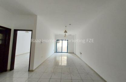 Apartment - 1 - 1 for rent in Al Amal Building - Um Altaraffa - Sharjah