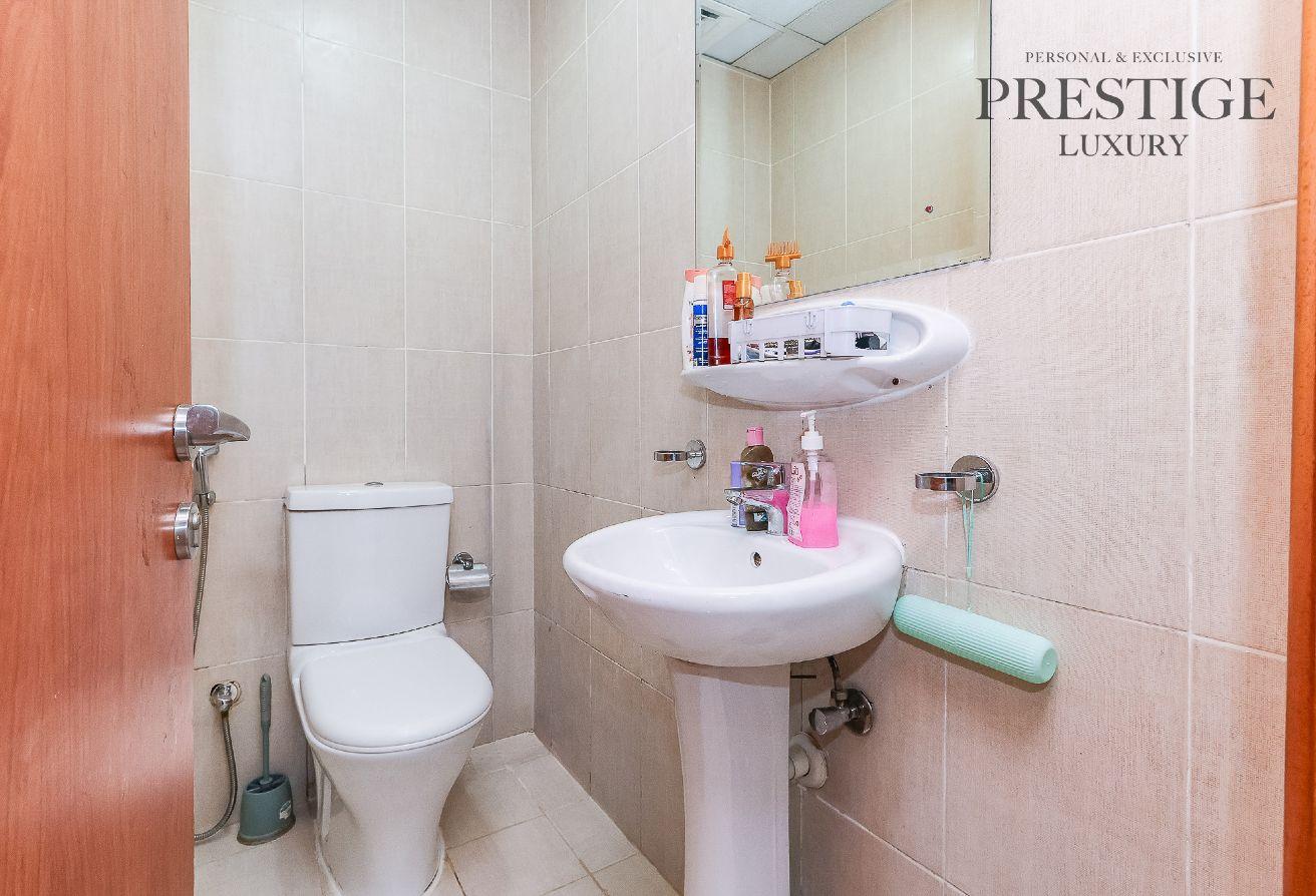 1Bed | Furnished | Lake View | Vacant photo 8