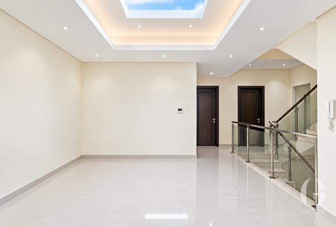 Landscaped | 4 Bed Plus Maid | Closed kitchen photo 3