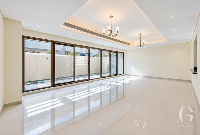 Landscaped | 4 Bed Plus Maid | Closed kitchen