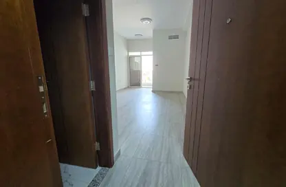 شقة - غرفة نوم - 2 حمامات للايجار في الجرف 3 - الجرف - عجمان وسط المدينة - عجمان