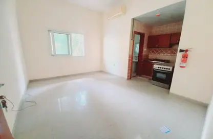 شقة - 1 حمام للايجار في طريق فاير ستاشن - مويلح - الشارقة شقة - 1 حمام للايجار في طريق فاير ستاشن - مويلح - الشارقة