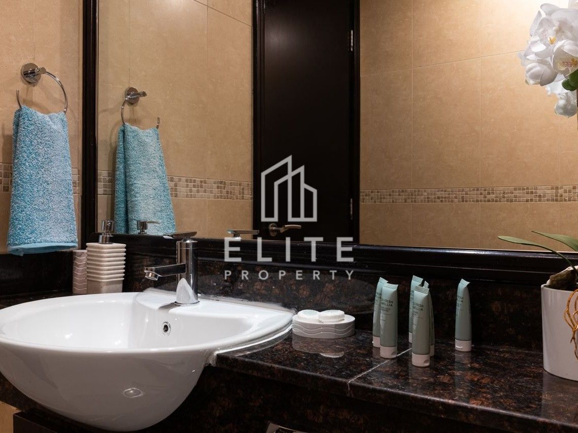 THE MINIMALIST | JLT STUDIO WITH PARTIAL LAKE VIEW