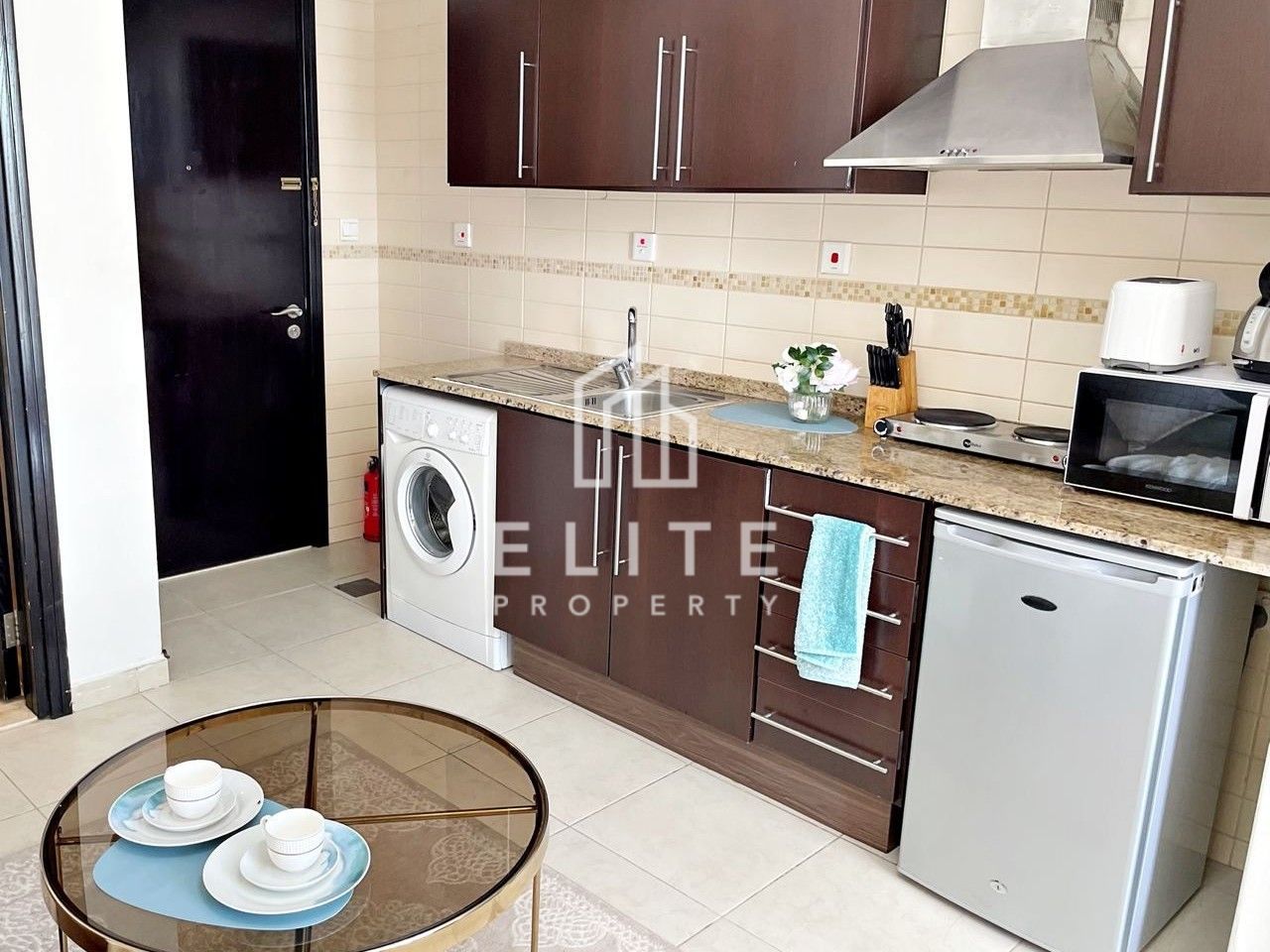 THE MINIMALIST | JLT STUDIO WITH PARTIAL LAKE VIEW