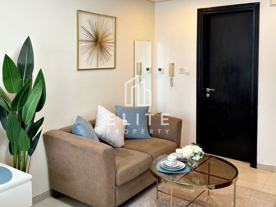 THE MINIMALIST | JLT STUDIO WITH PARTIAL LAKE VIEW