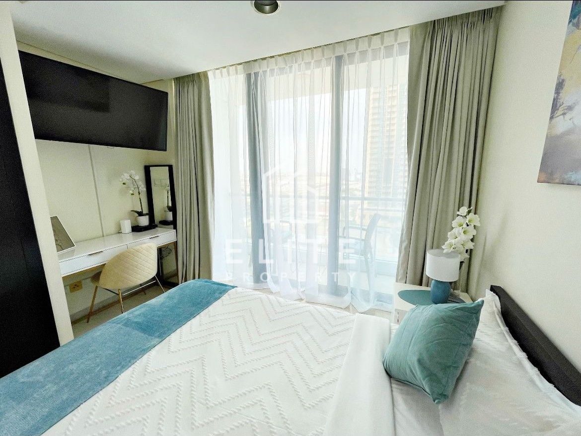 THE MINIMALIST | JLT STUDIO WITH PARTIAL LAKE VIEW