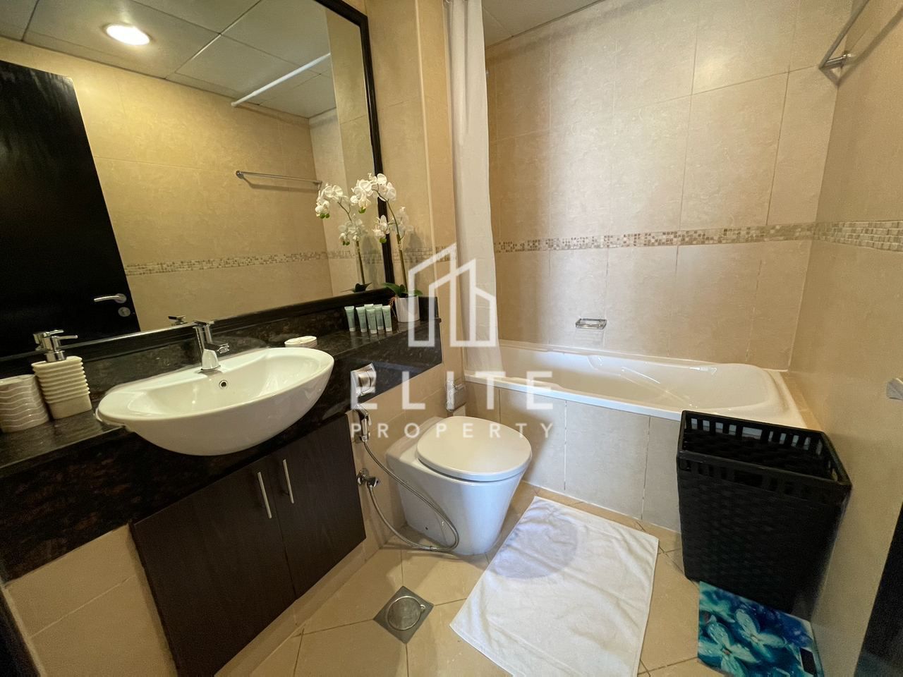 THE MINIMALIST | JLT STUDIO WITH PARTIAL LAKE VIEW