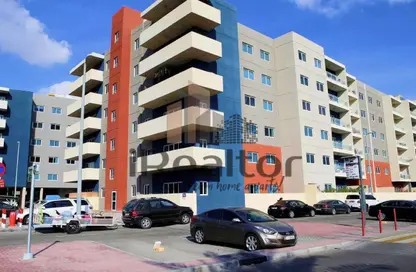 Apartment - 3 Bedrooms - 4 Bathrooms for rent in Tower 23 - Al Reef Downtown - Al Reef - Abu Dhabi Apartment - 3 Bedrooms - 4 Bathrooms for rent in Tower 23 - Al Reef Downtown - Al Reef - Abu Dhabi
