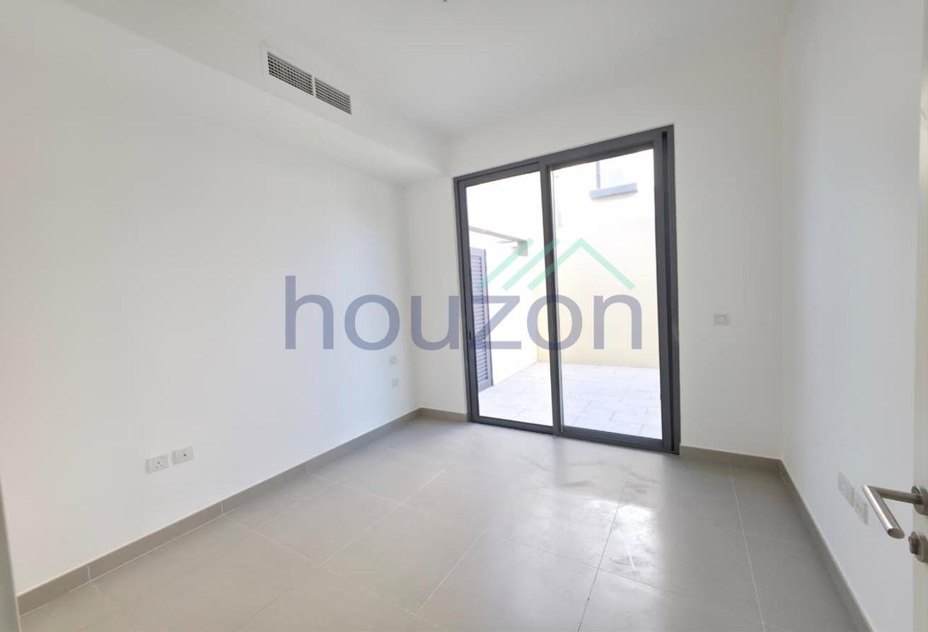 Chiller Free 4BR + Maids | Close to Pool & Park photo 4