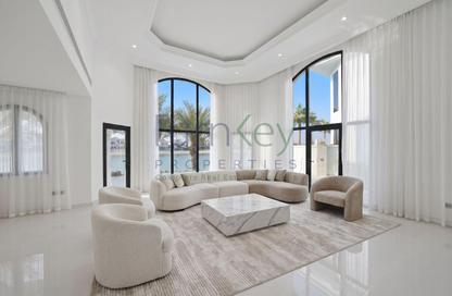 Villa - 4 - 5 for rent in Garden Homes Frond B - Garden Homes - Palm Jumeirah - Dubai