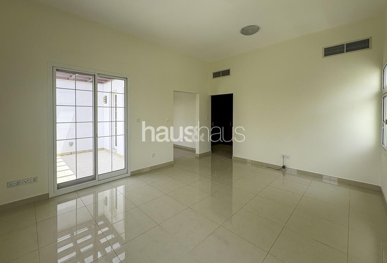 Ready to move in | Corner Unit | Massive Plot photo 10