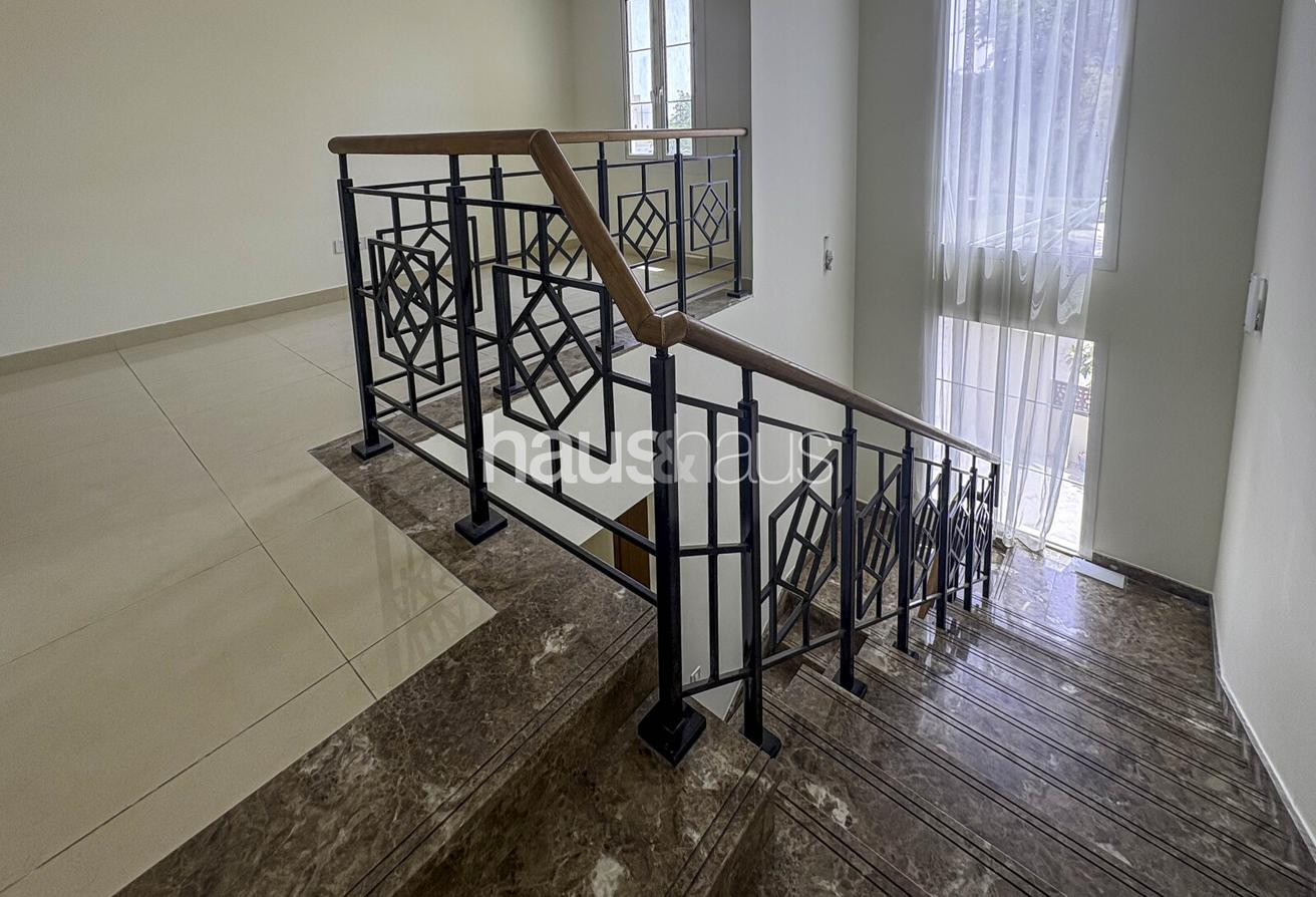 Ready to move in | Corner Unit | Massive Plot photo 18