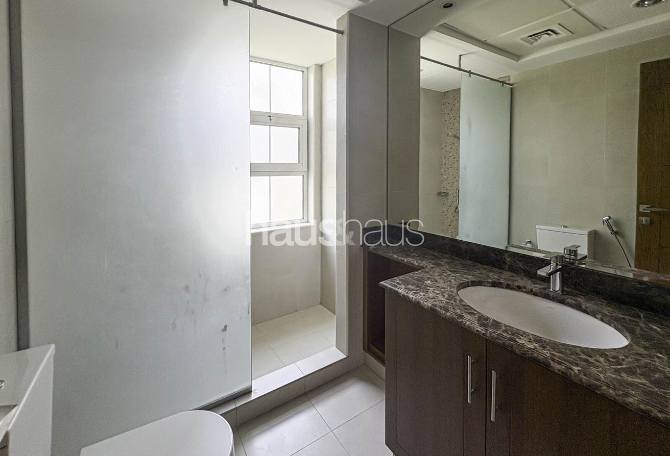 Ready to move in | Corner Unit | Massive Plot photo 14
