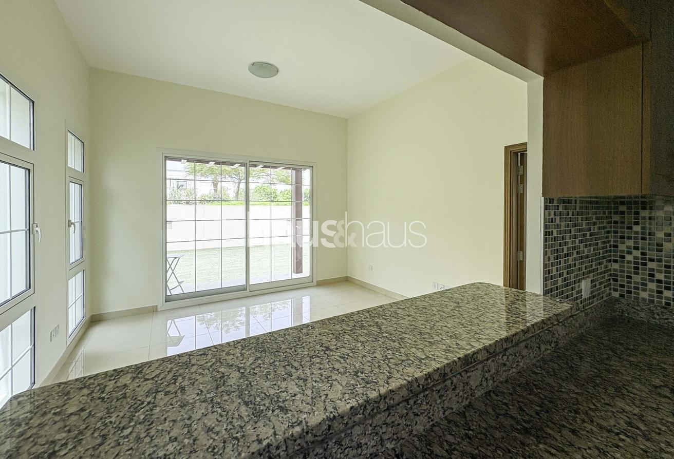 Ready to move in | Corner Unit | Massive Plot photo 8