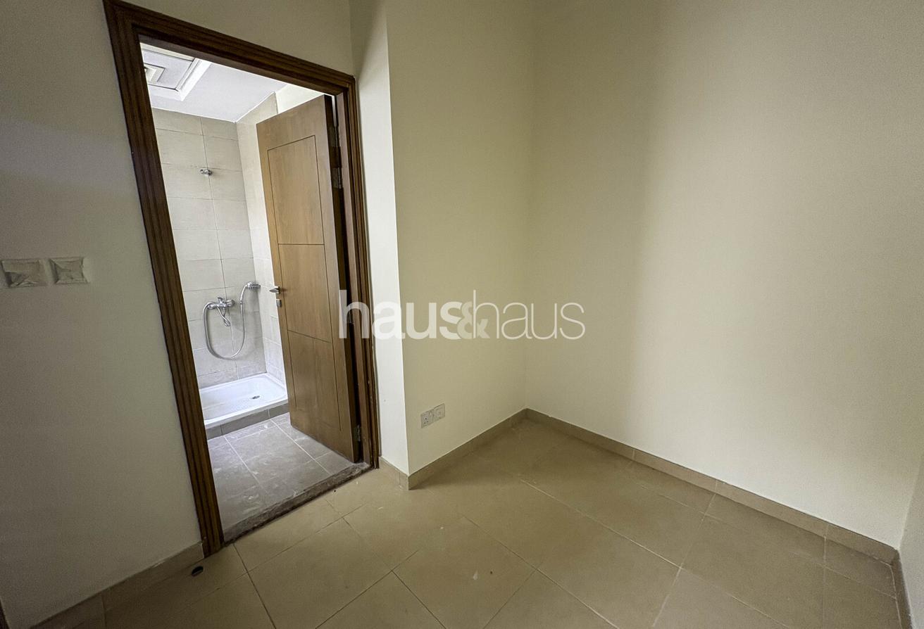 Ready to move in | Corner Unit | Massive Plot photo 19