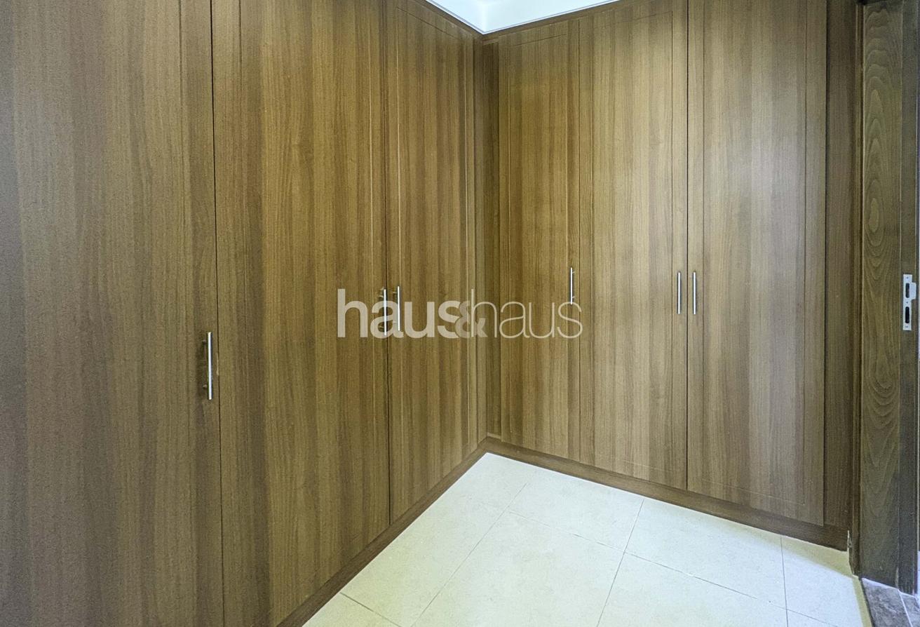 Ready to move in | Corner Unit | Massive Plot photo 17
