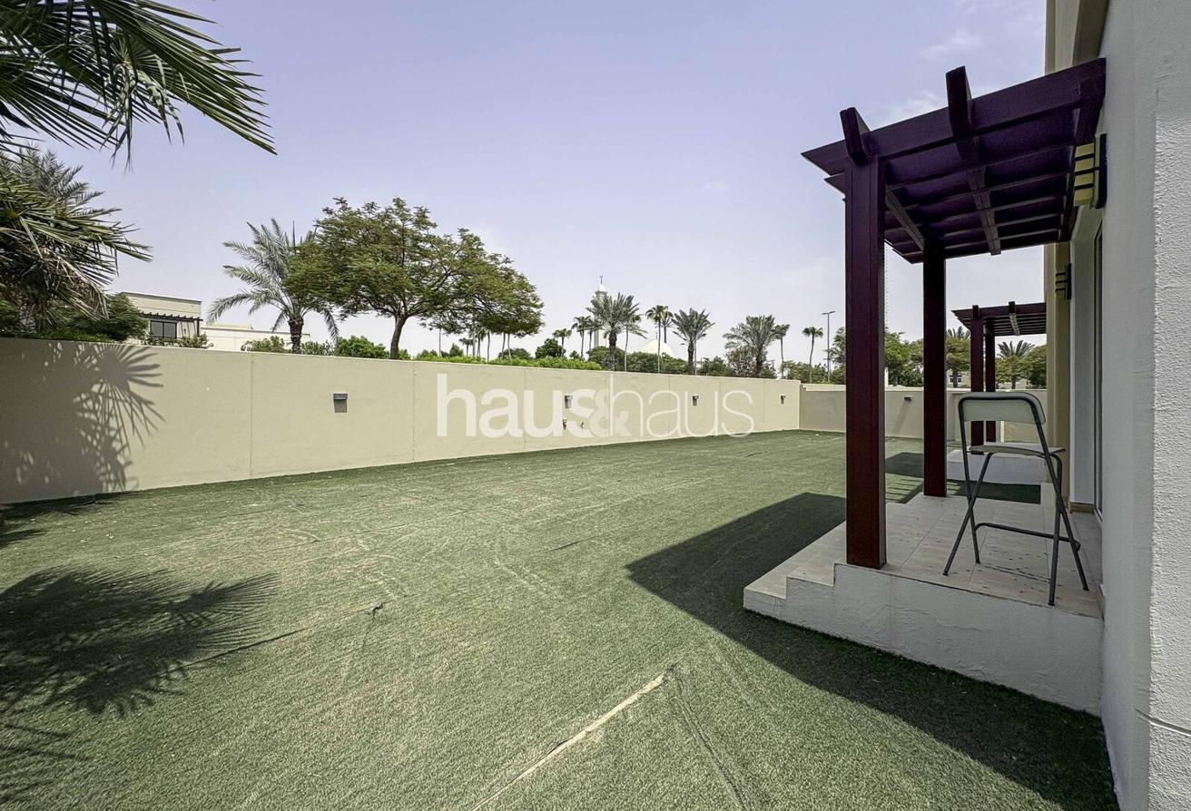 Ready to move in | Corner Unit | Massive Plot photo 21