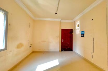 Apartment - Studio - 1 Bathroom for rent in Fire Station Road - Muwaileh - Sharjah Apartment - Studio - 1 Bathroom for rent in Fire Station Road - Muwaileh - Sharjah