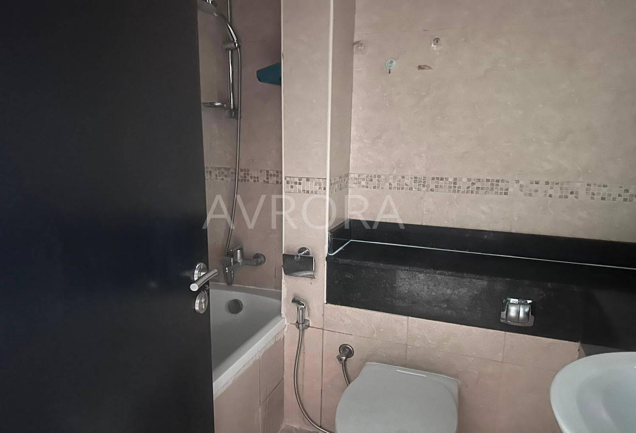 Near Metro / Unfurnished Studio/12 Cheques option photo 6