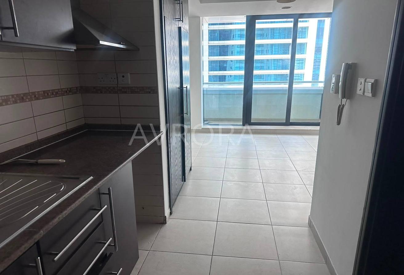 Near Metro / Unfurnished Studio/12 Cheques option photo 4