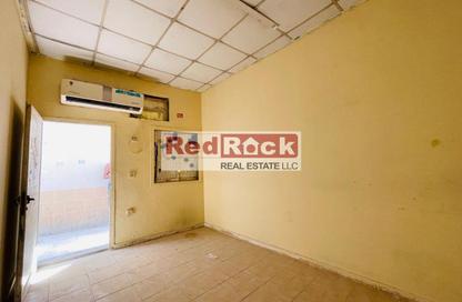 سكن عمال - استوديو - 8 حمامات للايجار في المنطقة الصناعية بالشارقة - الشارقة سكن عمال - استوديو - 8 حمامات للايجار في المنطقة الصناعية بالشارقة - الشارقة