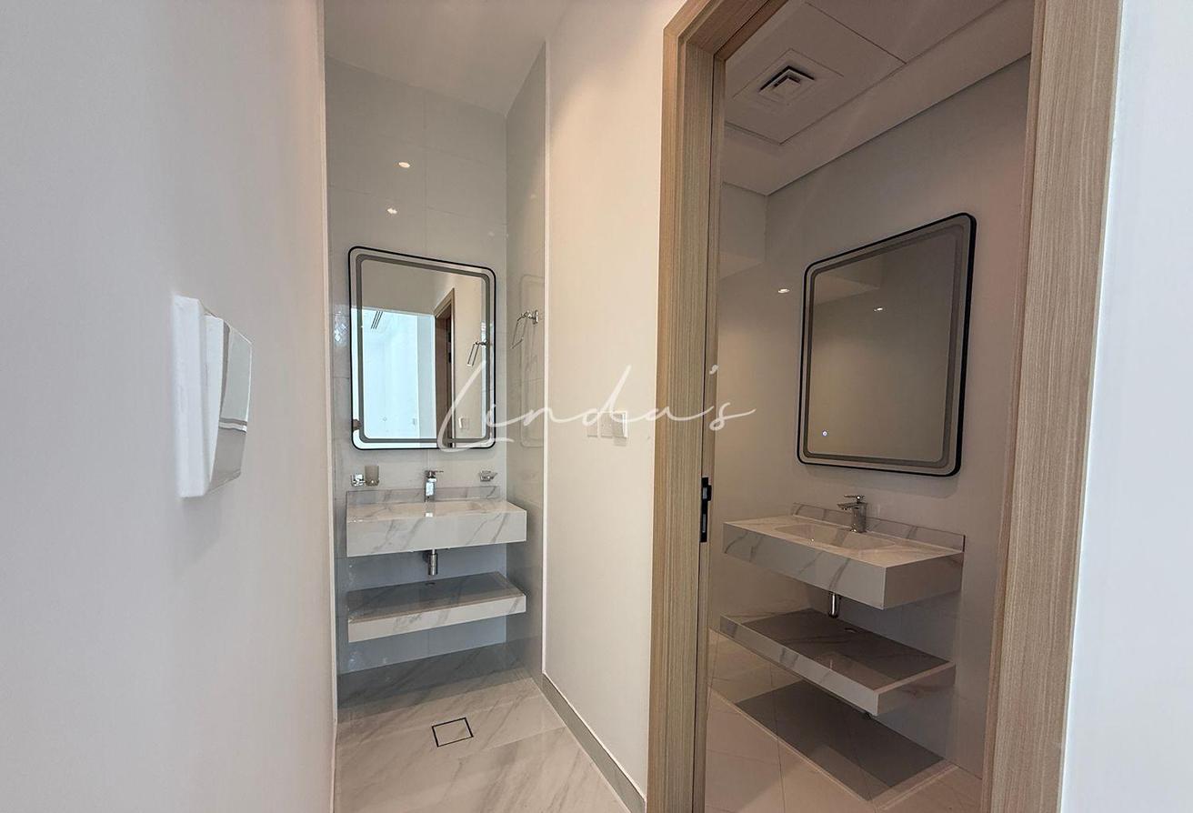 Massive Villa | Prime Location | Reduced Rent photo 7